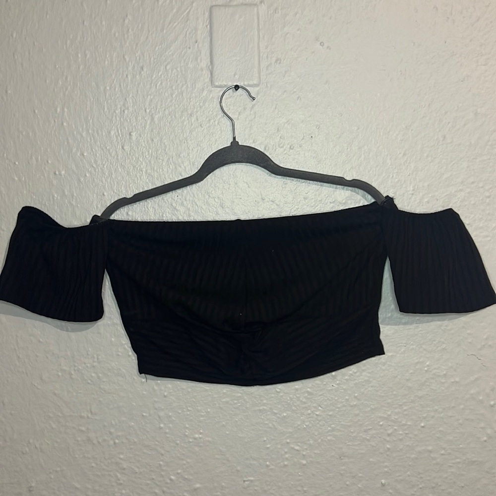 Black crop top w/knot front